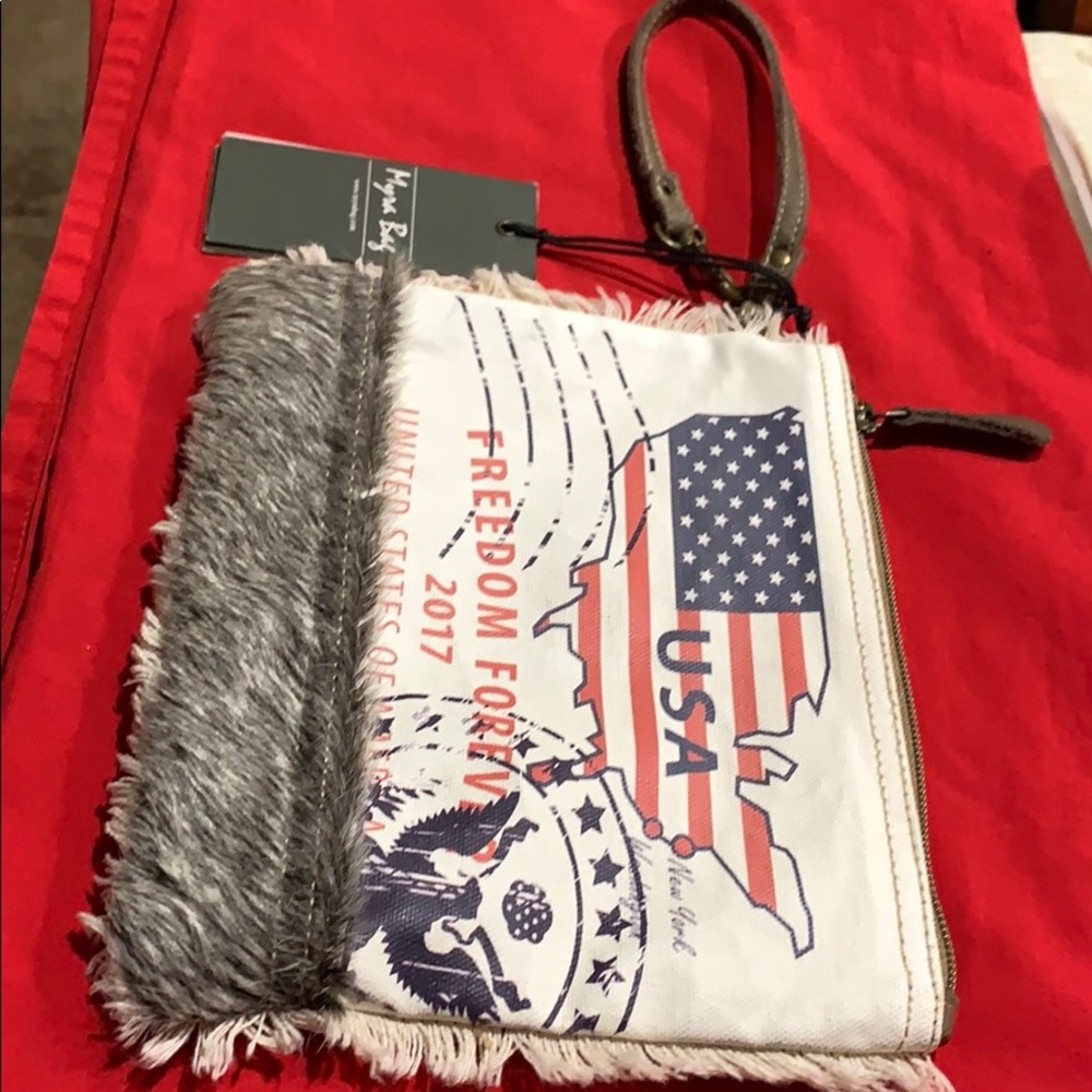 MYRA WRISTLET BAG